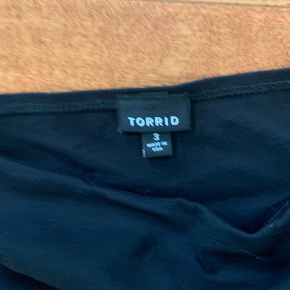 Torrid off the shoulder top - Picture 2 of 5